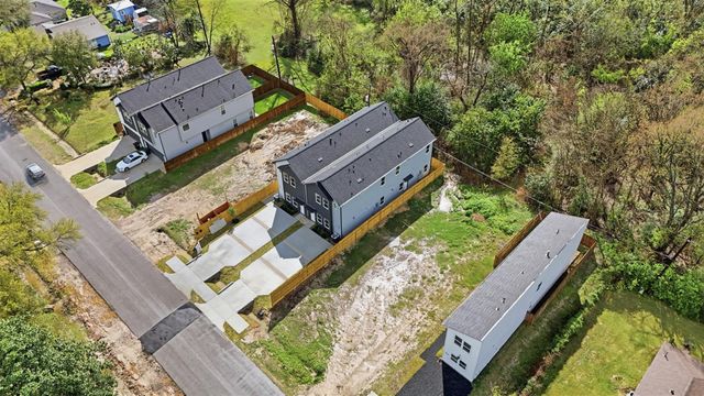 7843 Sunnyhill St, Houston, TX 77088