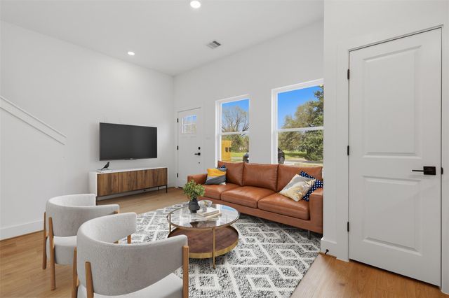 7843 Sunnyhill St, Houston, TX 77088