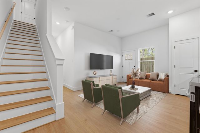 7843 Sunnyhill St, Houston, TX 77088