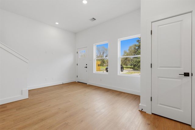 7843 Sunnyhill St, Houston, TX 77088