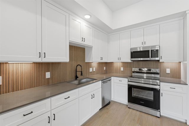 7843 Sunnyhill St, Houston, TX 77088