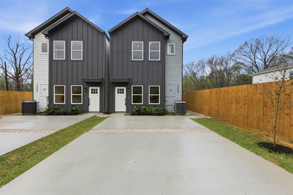 7843 Sunnyhill St, Houston, TX 77088