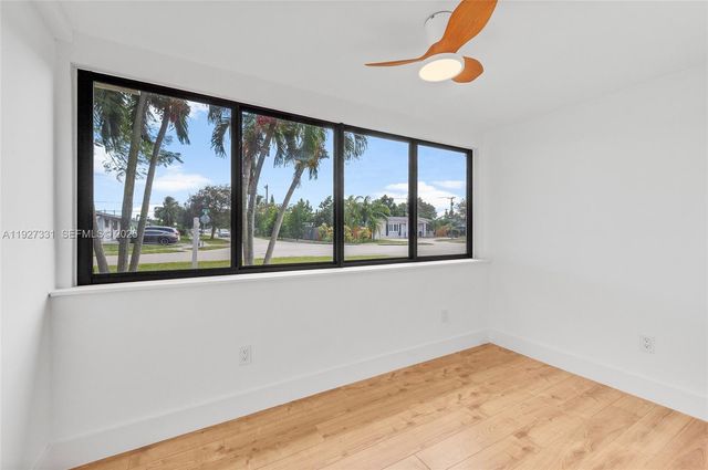 9915 SW 212th St, Cutler Bay, FL 33189