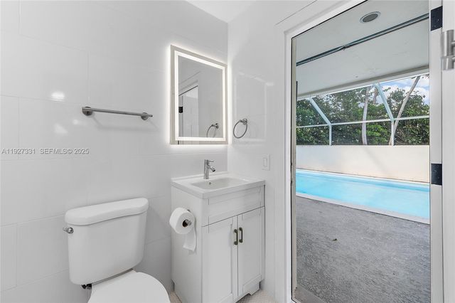 9915 SW 212th St, Cutler Bay, FL 33189