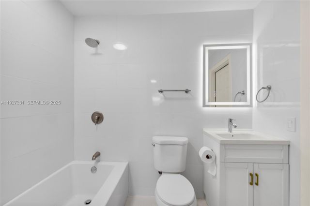 9915 SW 212th St, Cutler Bay, FL 33189