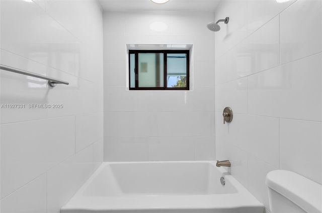 9915 SW 212th St, Cutler Bay, FL 33189