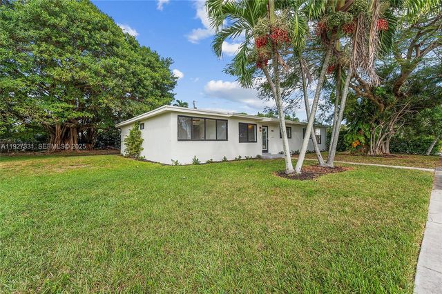 9915 SW 212th St, Cutler Bay, FL 33189