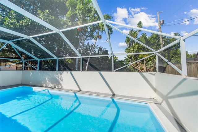 9915 SW 212th St, Cutler Bay, FL 33189