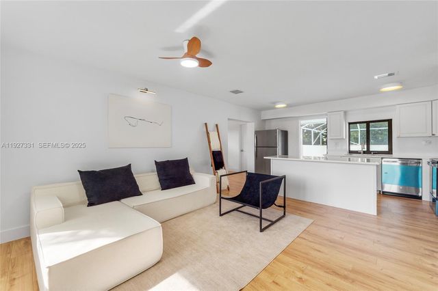 9915 SW 212th St, Cutler Bay, FL 33189