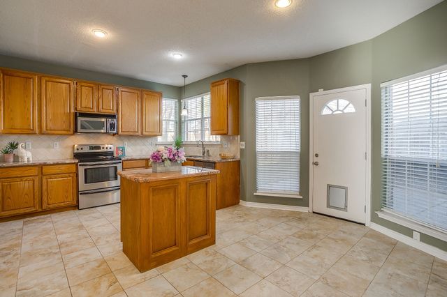 6102 Hedgeapple Court, Arlington, TX 76001