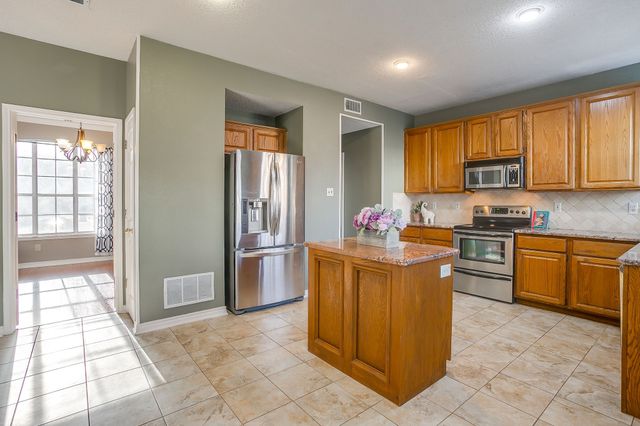 6102 Hedgeapple Court, Arlington, TX 76001