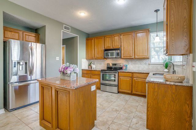 6102 Hedgeapple Court, Arlington, TX 76001