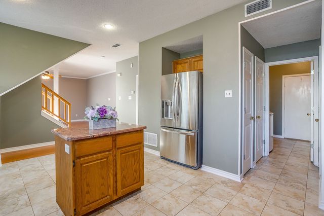 6102 Hedgeapple Court, Arlington, TX 76001