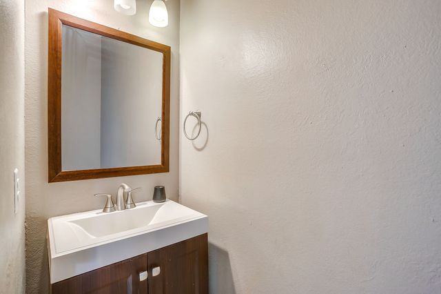 6102 Hedgeapple Court, Arlington, TX 76001