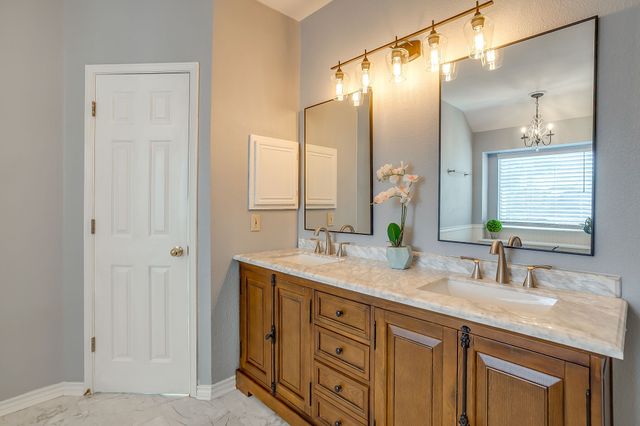 6102 Hedgeapple Court, Arlington, TX 76001