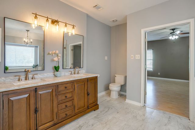 6102 Hedgeapple Court, Arlington, TX 76001