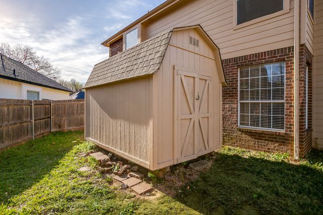 6102 Hedgeapple Court, Arlington, TX 76001