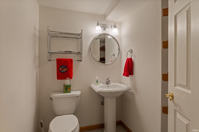 53450 Quince Road, South Bend, IN 46628