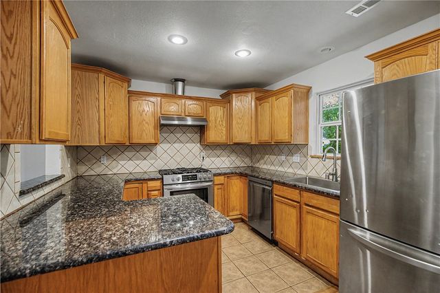 11 Cresswell Lane, Bella Vista, AR 72714