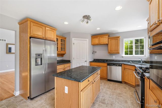 20798 Oak Ridge Drive, Clinton Township, MI 48036