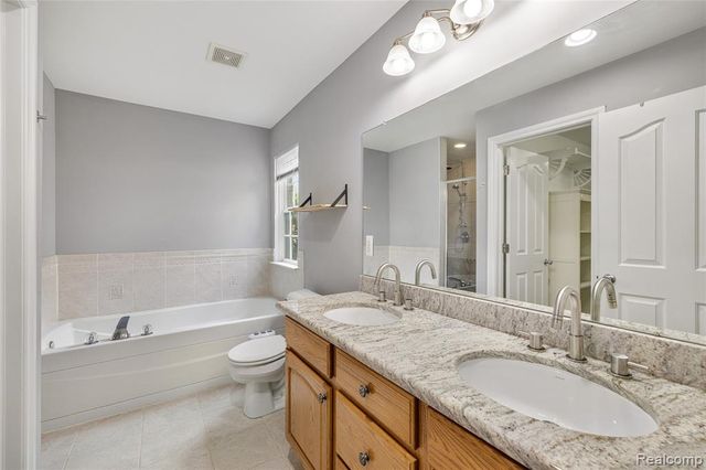 20798 Oak Ridge Drive, Clinton Township, MI 48036
