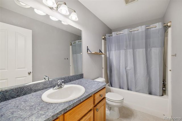 20798 Oak Ridge Drive, Clinton Township, MI 48036
