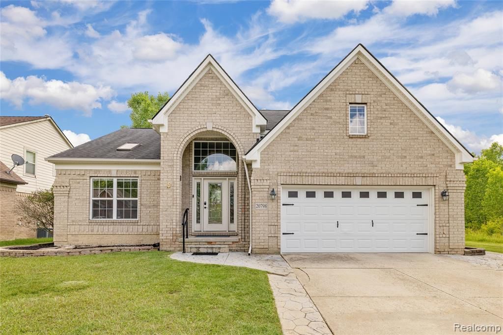 20798 Oak Ridge Drive, Clinton Township, MI 48036