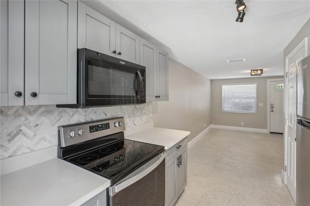 8703 NAVAJO AVENUE, Tampa, FL 33637