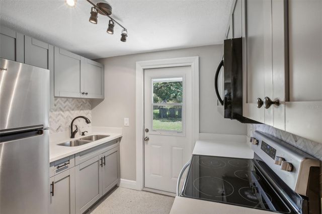 8703 NAVAJO AVENUE, Tampa, FL 33637