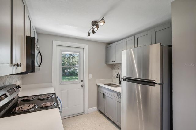 8703 NAVAJO AVENUE, Tampa, FL 33637