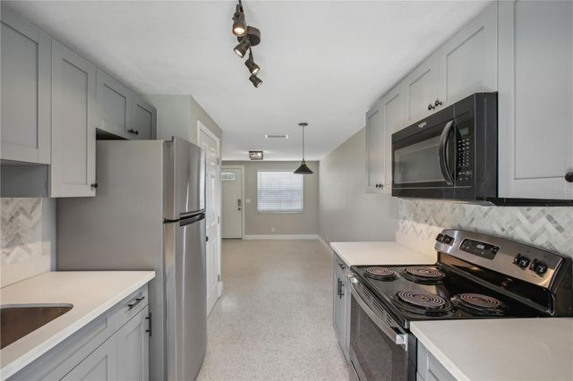 8703 NAVAJO AVENUE, Tampa, FL 33637