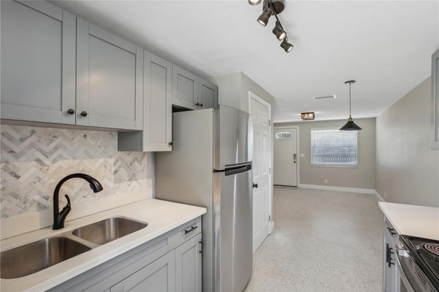 8703 NAVAJO AVENUE, Tampa, FL 33637