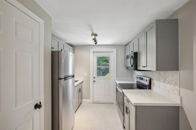 8703 NAVAJO AVENUE, Tampa, FL 33637