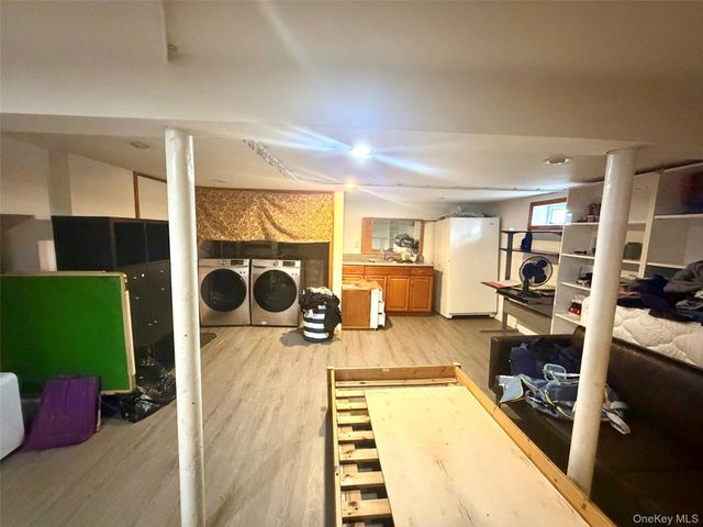 257-17 Pembroke Avenue, Great Neck, NY 11020