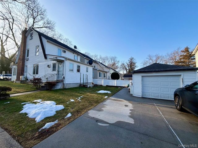 257-17 Pembroke Avenue, Great Neck, NY 11020