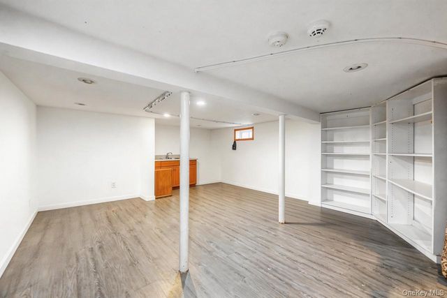 257-17 Pembroke Avenue, Great Neck, NY 11020