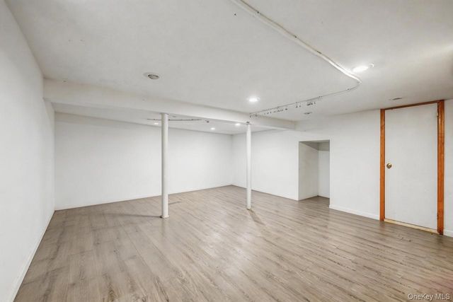 257-17 Pembroke Avenue, Great Neck, NY 11020
