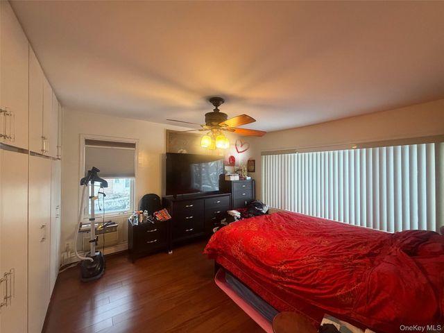 257-17 Pembroke Avenue, Great Neck, NY 11020