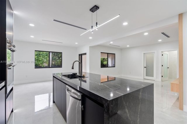 4800 SW 61st Ave, Davie, FL 33314