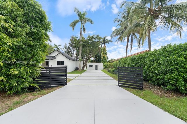 4800 SW 61st Ave, Davie, FL 33314