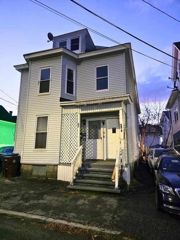 18 Barclay St 2, Lowell, MA 01851