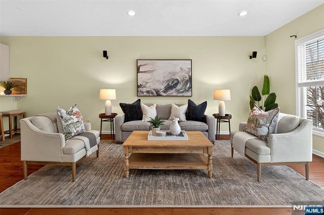 4 Generals Lane, Totowa, NJ 07512