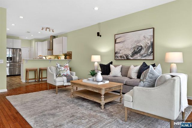 4 Generals Lane, Totowa, NJ 07512