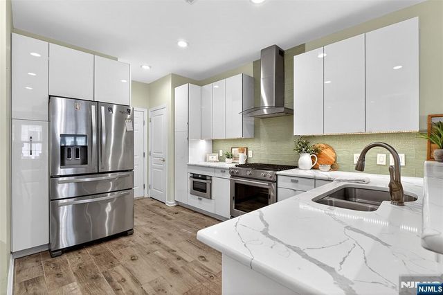 4 Generals Lane, Totowa, NJ 07512