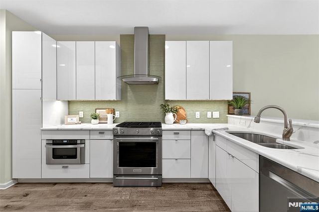 4 Generals Lane, Totowa, NJ 07512