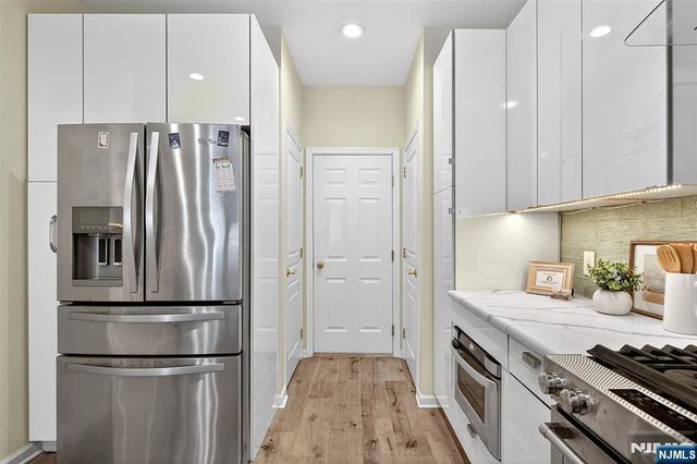 4 Generals Lane, Totowa, NJ 07512