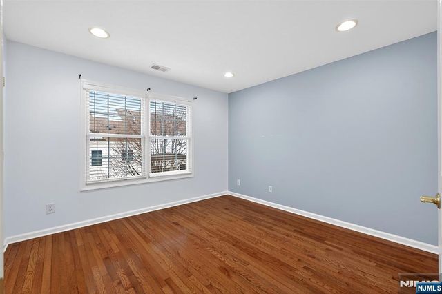 4 Generals Lane, Totowa, NJ 07512