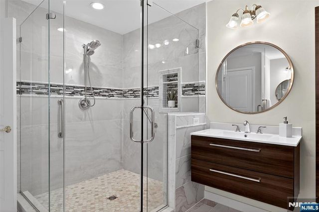 4 Generals Lane, Totowa, NJ 07512