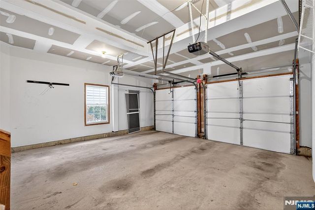 4 Generals Lane, Totowa, NJ 07512