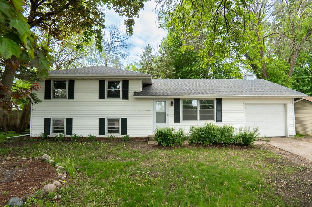 8011 80th Street S, Cottage Grove, MN 55016